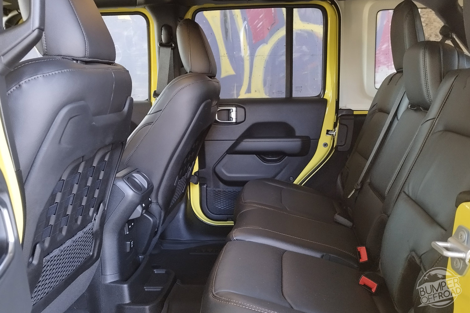 Jeep Wrangler Unlimited Rubicon V8 392 Yellow full
