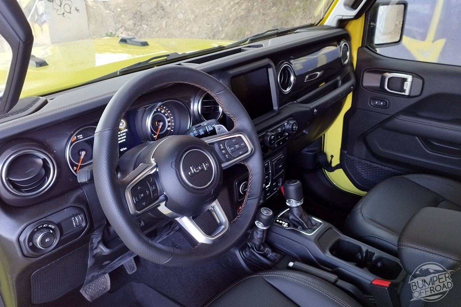 Jeep Wrangler Unlimited Rubicon V8 392 Yellow full