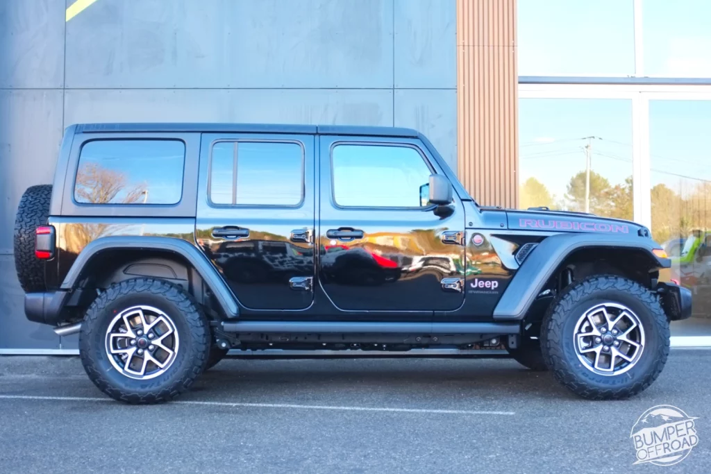 Jeep Wrangler JLU Black Pentastar V6 3,6l 24s VVT - 285 Cv Boite automatique 850RE 8 rapports